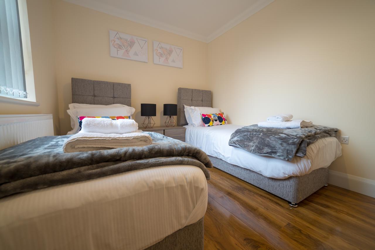 London Heathrow Serviced Apartments Ashford  ภายนอก รูปภาพ