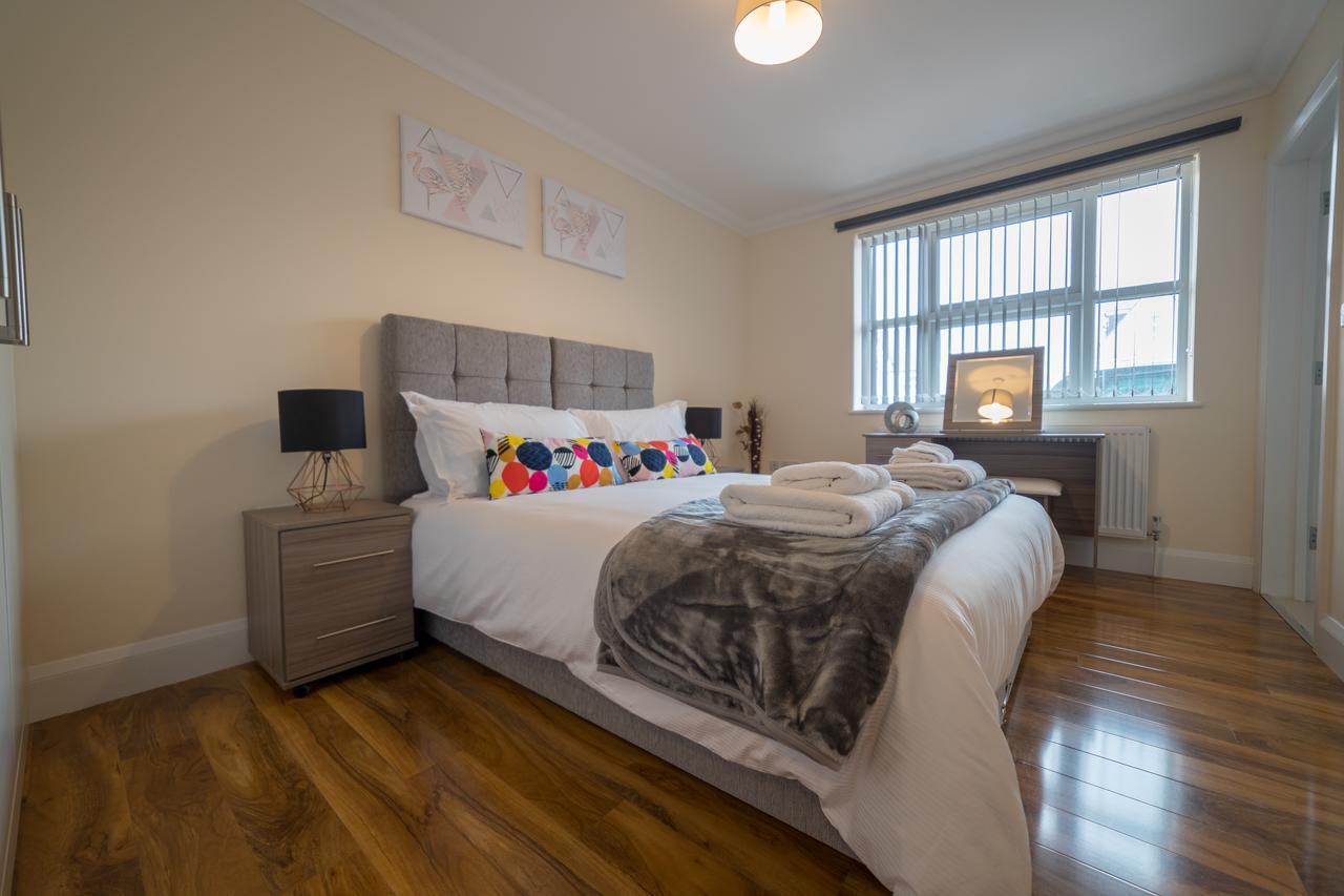 London Heathrow Serviced Apartments Ashford  ภายนอก รูปภาพ