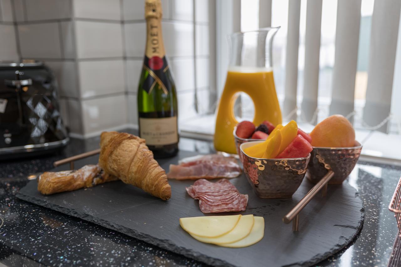London Heathrow Serviced Apartments Ashford  ภายนอก รูปภาพ