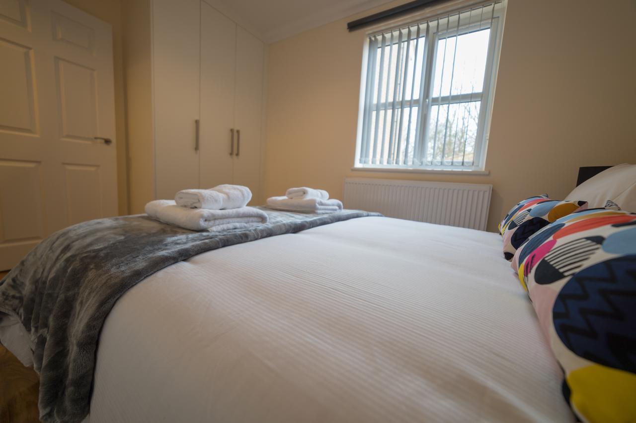 London Heathrow Serviced Apartments Ashford  ภายนอก รูปภาพ