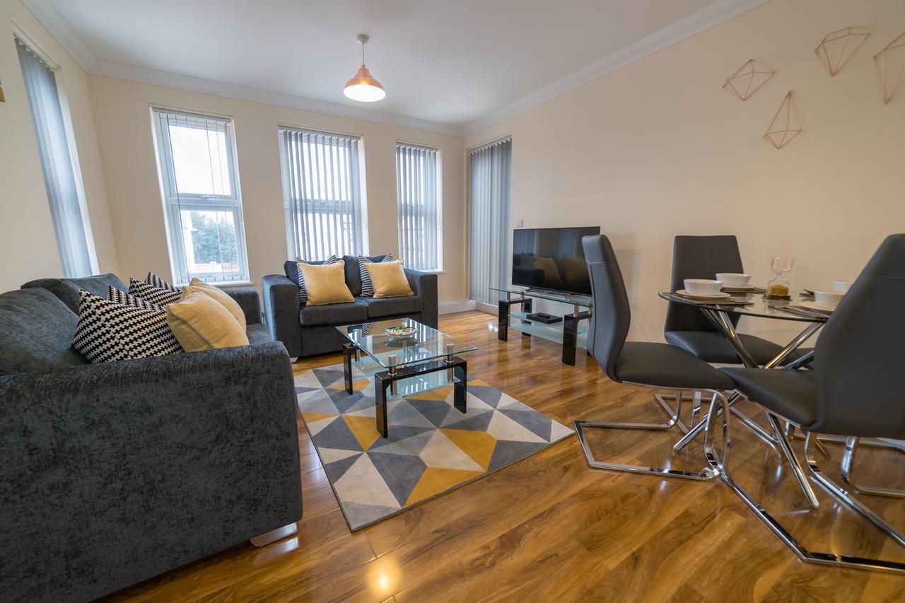 London Heathrow Serviced Apartments Ashford  ภายนอก รูปภาพ