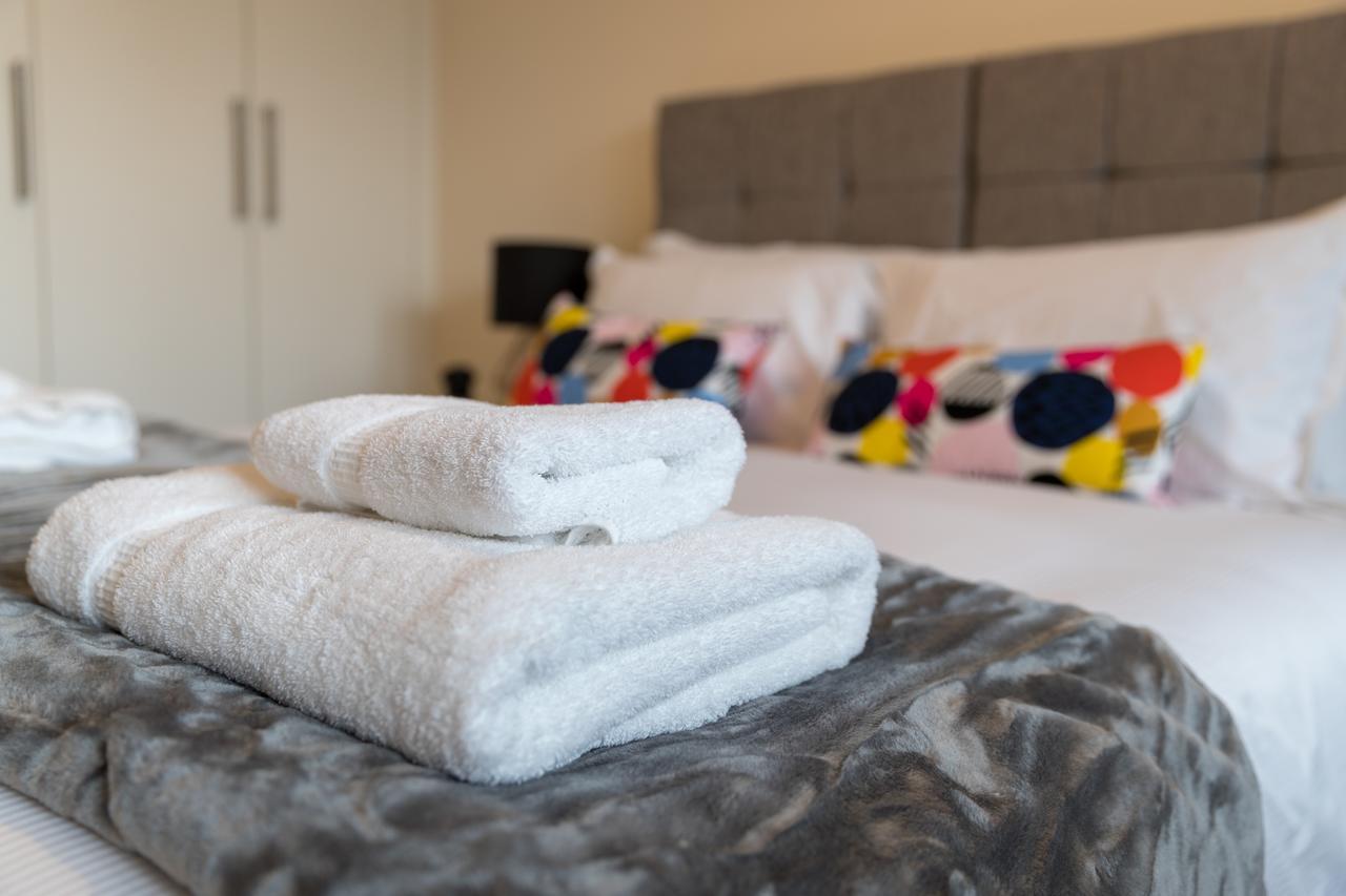 London Heathrow Serviced Apartments Ashford  ภายนอก รูปภาพ